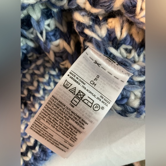 NWT Gap Wool Blend Blue woven chunky Sweater size small - Picture 5 of 5